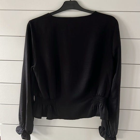 Top Shop black button up v-neck blouse. New with tags size 6. - Picture 5 of 8